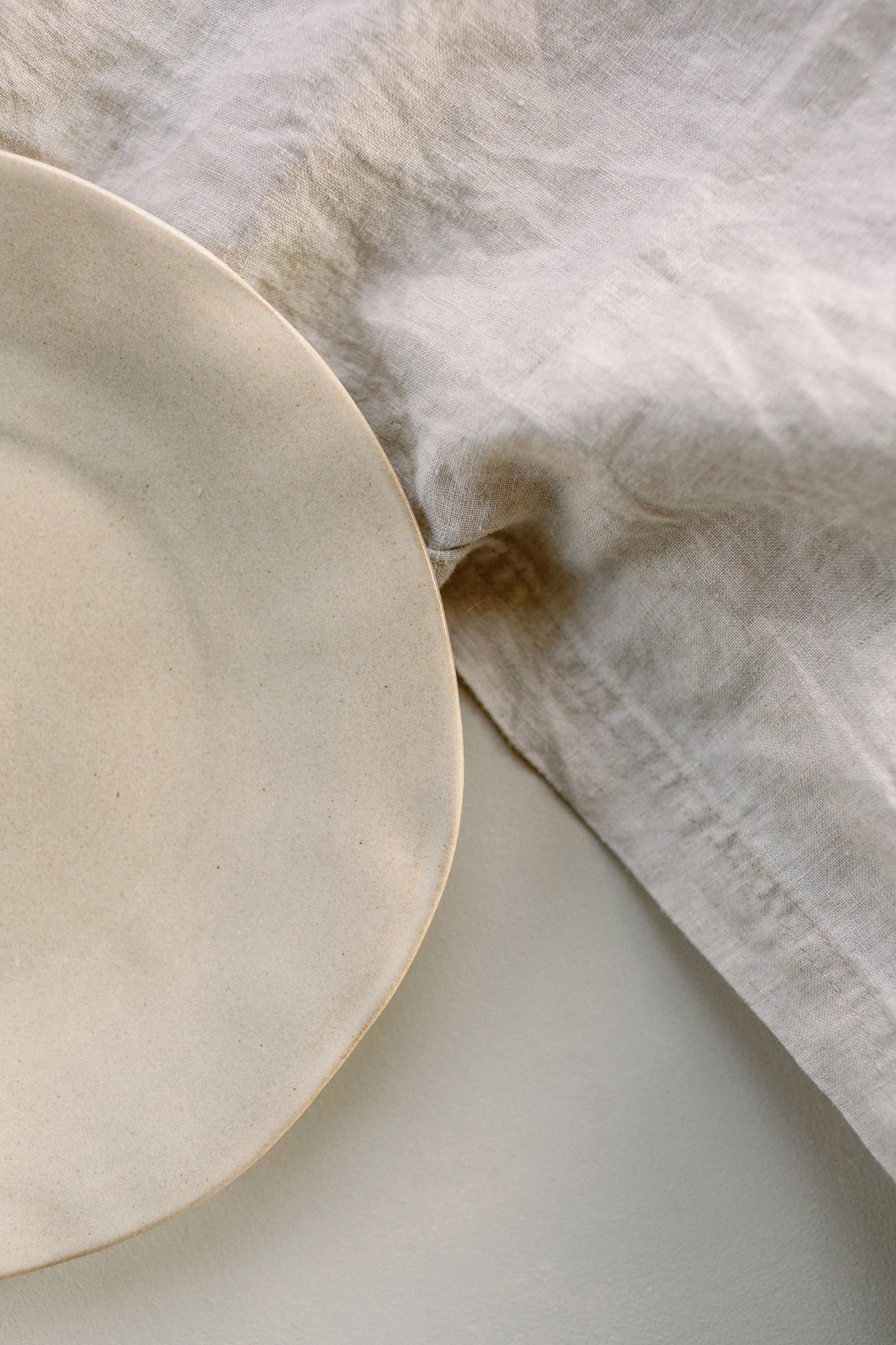 Ceramic plate detail on natural linen